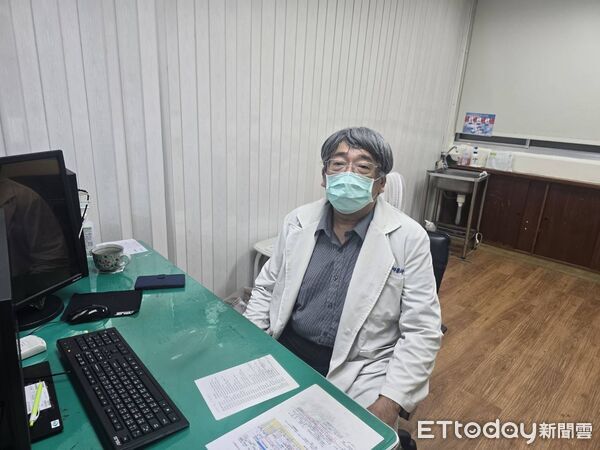 ▲林瑞祥醫師指出,青少年的骨骼仍處於成長階段,若長期姿勢不當,恐導致肌肉失衡與脊椎變形,甚至影響呼吸與內臟功能。(圖/花蓮醫院提供,下同)