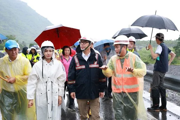 ▲▼陳其邁勘災。(圖/高雄市政府)