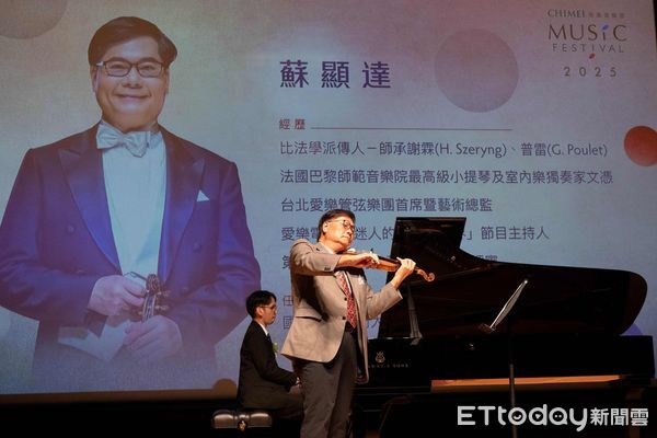 ▲第37屆奇美藝術獎頒獎典禮於奇美博物館舉行,獲獎者合影留念,氣氛溫馨。(記者林東良翻攝,下同)