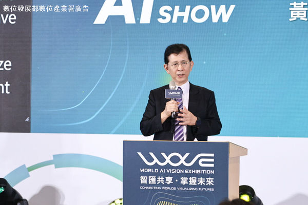(壓字)AI WAVE SHOW,AI WAVE 2025,智慧生活,5G專網,電子簽章,機器狗,機器人,電動巴士(圖/記者林敬旻攝)