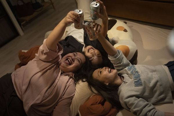 ▲《拜六禮拜》鍾欣凌、丁寧、劉書宏、李李仁、連晨翔、王品澔。(圖/公視台語台、華視提供)