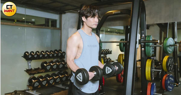 星生代/吳秉辰被劈腿3次轉找砲友取暖 舅舅羅時豐「一舉動」逼出他男兒淚