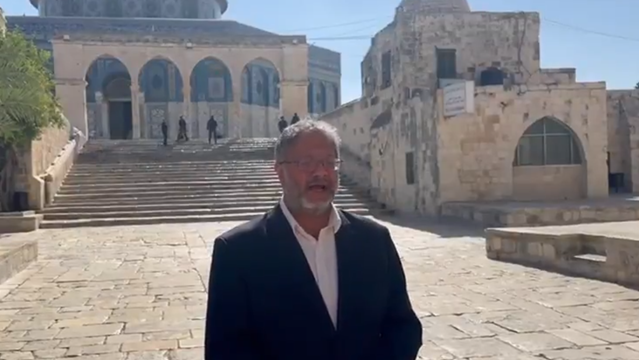 ▲▼以色列極右翼國安部長班吉維爾(Itamar Ben Gvir)3日前往耶路撒冷「艾格撒清真寺」(Al-Al-Aqsa mosque),公開進行猶太祈禱。(圖/翻攝X)