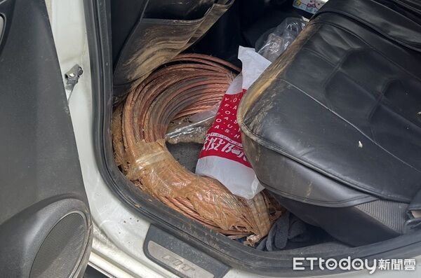 ▲▼經警方循線查獲楊嫌及車輛,並從車內查扣贓物電纜線。(圖/大溪警分局提供)