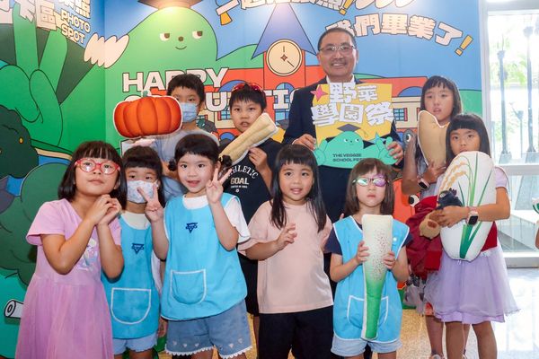 ▲侯友宜推五感食農教育 打造視障友善體驗。(圖/新北市農業局提供)