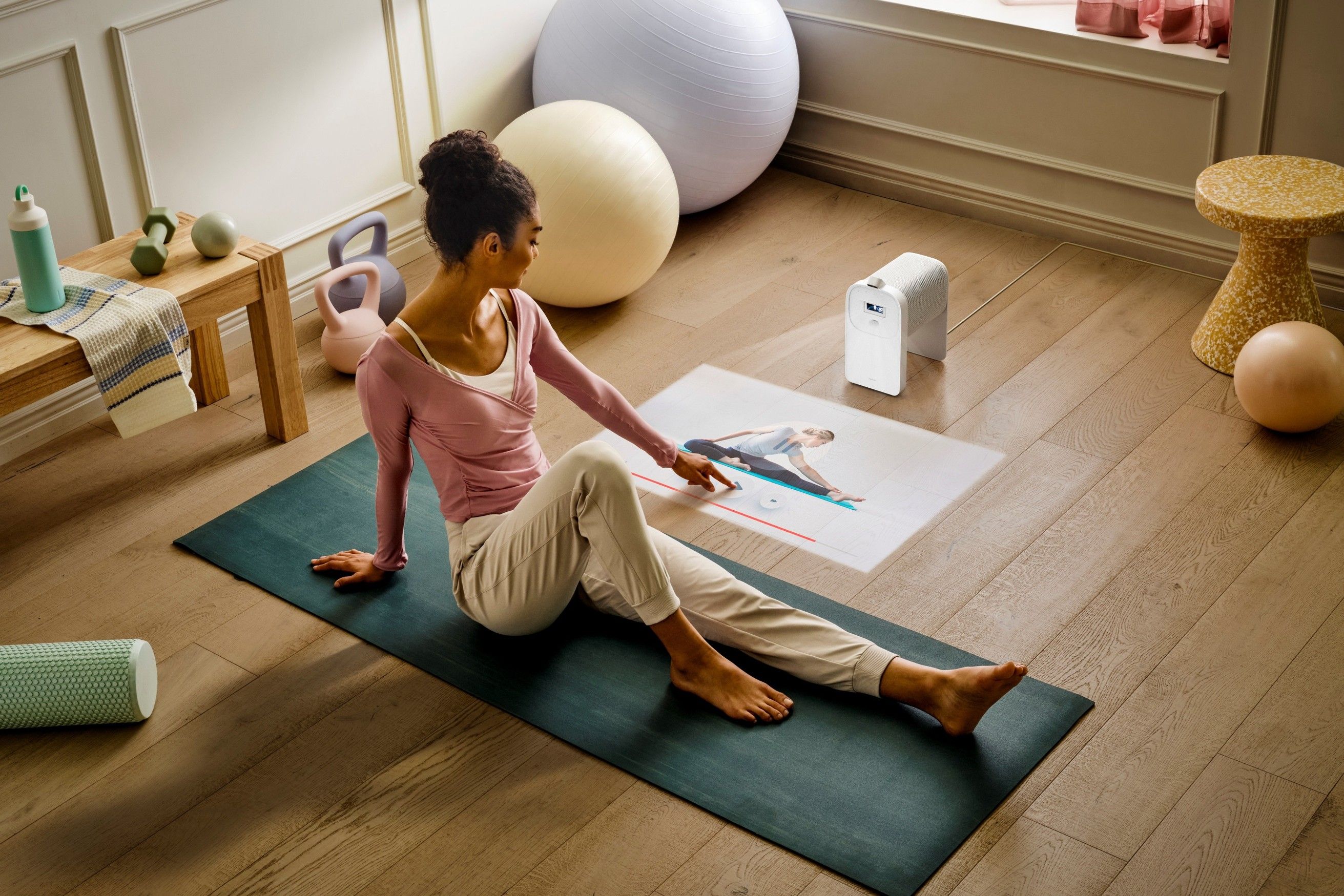 ▲三星近期推出旗下「觸控投影機」The Premiere 5,可支援觸控操作是最大亮點。(圖/品牌提供)