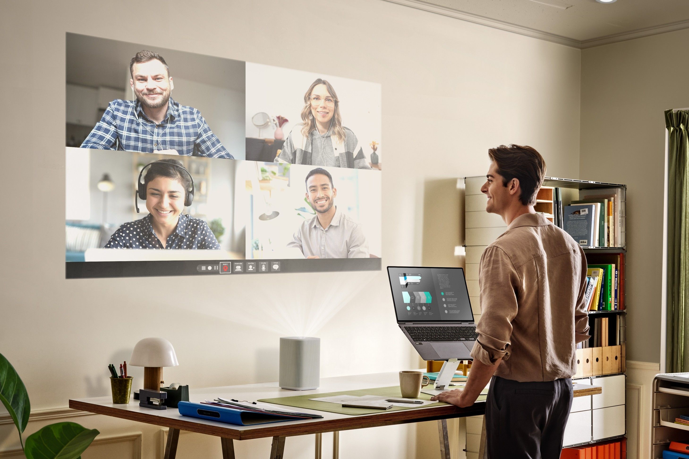 ▲三星近期推出旗下「觸控投影機」The Premiere 5,可支援觸控操作是最大亮點。(圖/品牌提供)