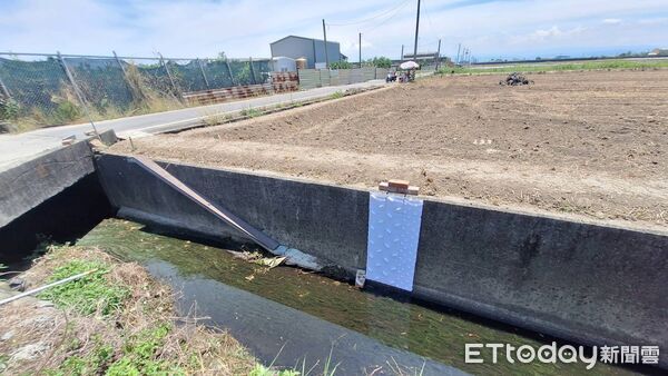 ▲嘉義分署設定3D列印動物爬梯,成功記錄草花蛇使用通道畫面。(記者林東良翻攝,下同)