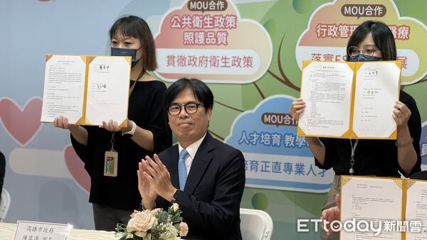 ▲台大跟中山大學合作幫民生醫院「升級」,陳其邁見證 。(圖/記者吳奕靖攝)