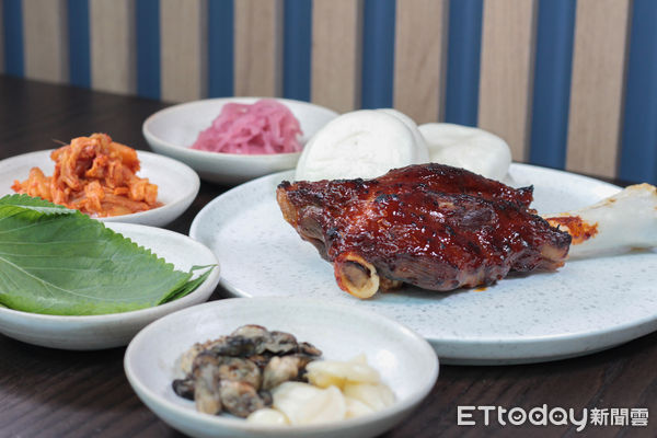 ▲駁二新開幕餐酒館「LAB PIER2」。(圖/記者黃士原攝)