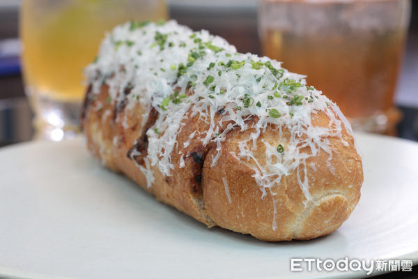 ▲駁二新開幕餐酒館「LAB PIER2」。(圖/記者黃士原攝)