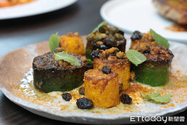 ▲駁二新開幕餐酒館「LAB PIER2」。(圖/記者黃士原攝)