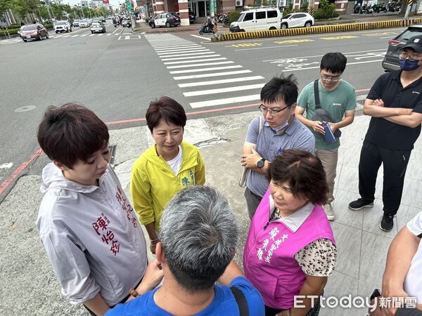 ▲立委陳亭妃5日密集舉行11次會勘,逐一勘查台南永康、後壁、安南等淹水熱點,要求中央部會全力支援災後重建經費。(記者林東良翻攝,下同)