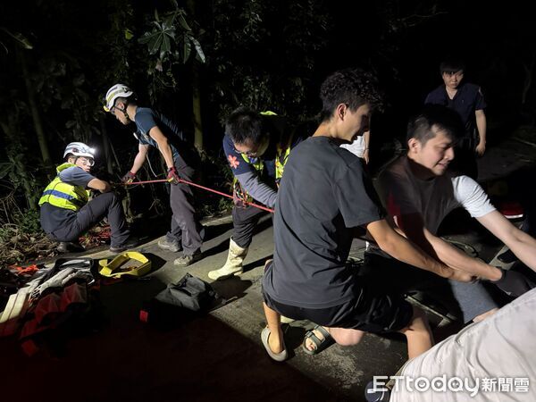 ▲50歲男子於國姓鄉136線跳崖、墜落50米深處,幸運獲救。(圖/記者高堂堯翻攝)