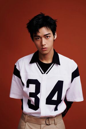 ▲天菜鮮肉季凡立(中),成為蔡昌憲(右起逆時針)、禾浩辰、宋芸樺、吳奕蓉師弟。(圖/快樂成長娛樂提供)