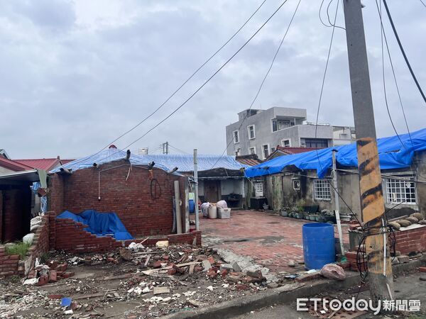 ▲颱風丹娜絲過後,七股多處民宅仍待搶修。(圖/記者蘇晏男攝)