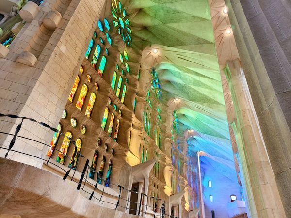 ▲▼聖家堂(Sagrada Família)。(圖/部落客混血珊莎的奇幻旅程授權提供)