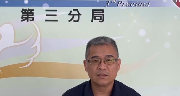 ▲台南安南區6日下午發生一起機車擦撞小客車事故,騎士肇事後駛離現場。(圖/翻攝WoWtchout - 地圖型行車影像分享平台,下同)