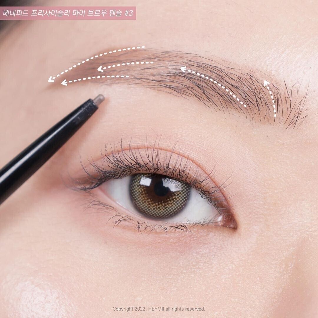 ▲眉妝 。(圖/翻攝自IG)