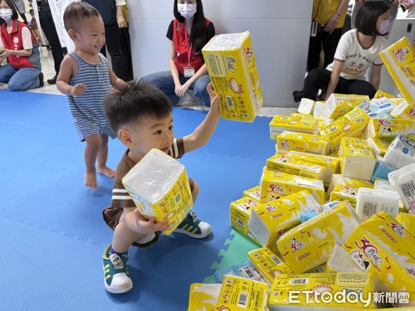 ▲衛福部南投醫院辦理寶寶搬搬樂活動。(圖/衛福部南投醫院提供)