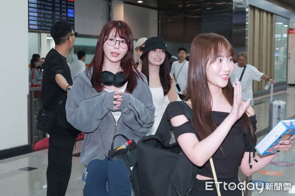 ▲▼成人展日本AV女優抵台松山機場
,共30多位女優名單。(圖/記者周宸亘攝)