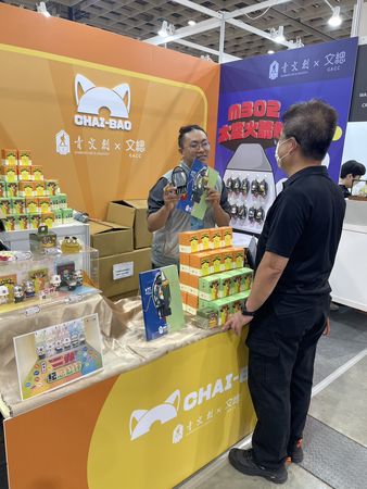 ▲▼《青年日報》的文創品牌「青文創」進駐現場,與文化總會聯手,推出原創IP。(圖/文總提供)