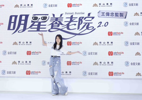 ▲舞台劇《明星養老院》由黃嘉千、羅美玲主演。(圖/金星文創提供)