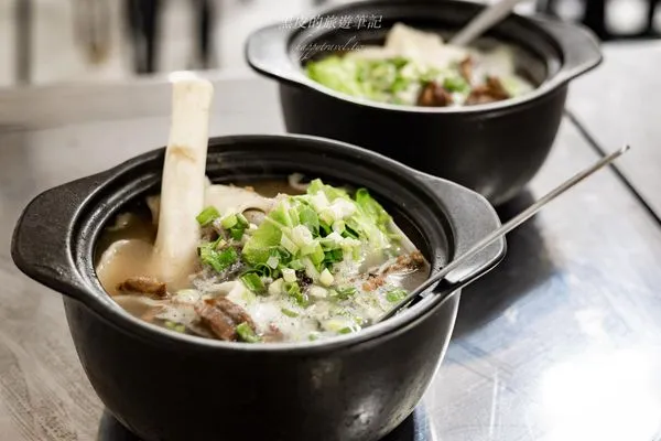 ▲▼老傳長砂鍋手工牛羊肉麵。(圖/部落客黑皮的旅遊筆記授權提供)