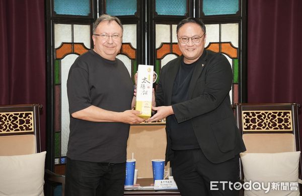 ▲▼烏克蘭國會議員克尼茨基(左)等人參訪台中,副市長鄭照新盼結束戰爭,台中支援重建。(圖/台中市政府提供,下同)