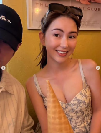 ▲昆凌似乎因比例關係把周杰倫裁掉,釣出周杰倫幽默留言。(圖/翻攝/自昆凌Instagram)