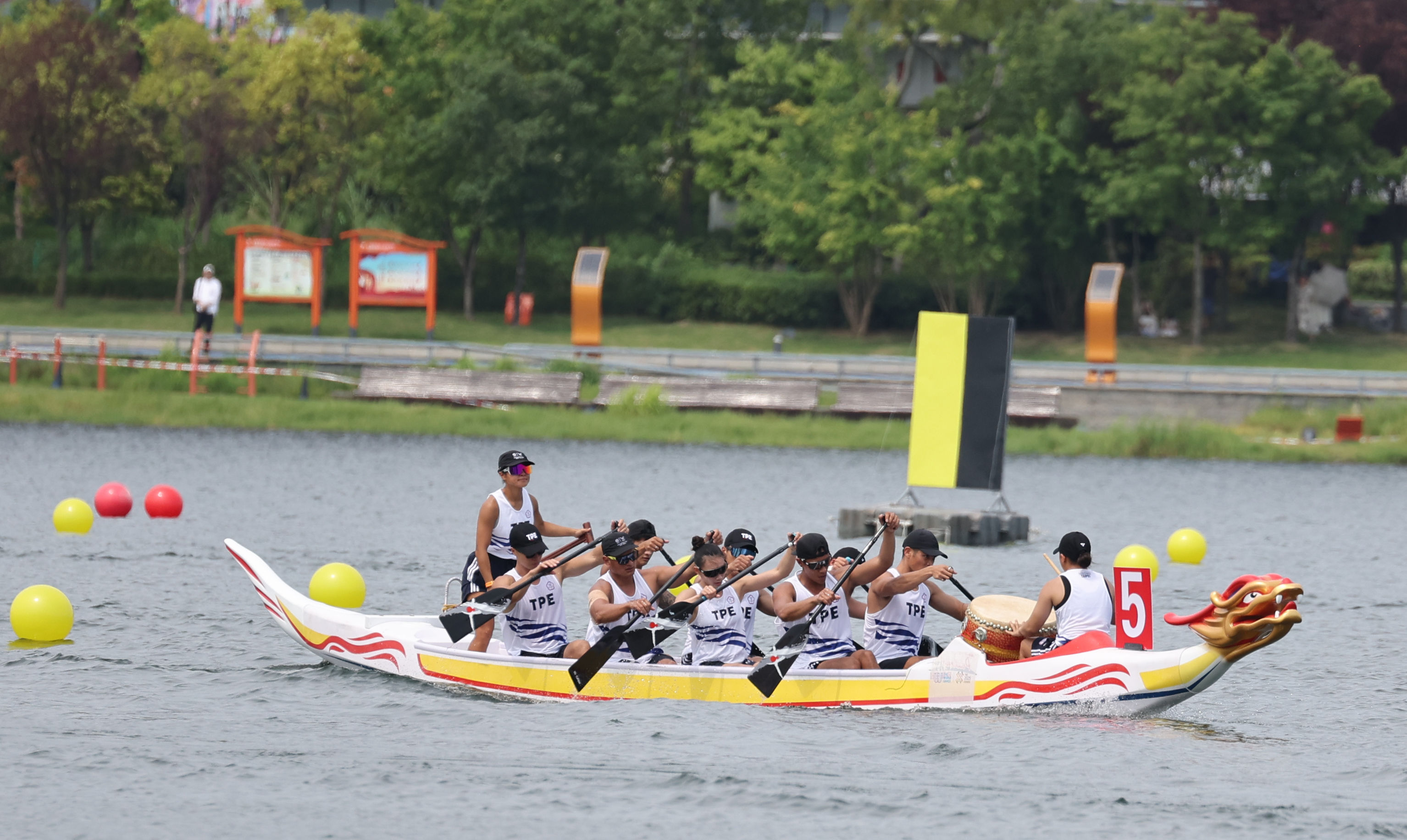 ▲▼▲中華龍舟代表隊在8人座200公尺公開組決賽奪下銅牌。(圖/中華奧會提供)