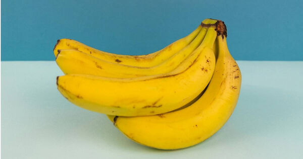 日本專家表示,香蕉買回來要先水洗外皮。(示意圖/Pexels)