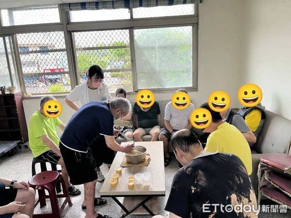 ▲▼玉里醫院暑假舉辦「夏日美食團體」,透過製作美食的誘因,喚醒住民參與活動的積極性與內在動機。(圖/玉里醫院提供,下同)