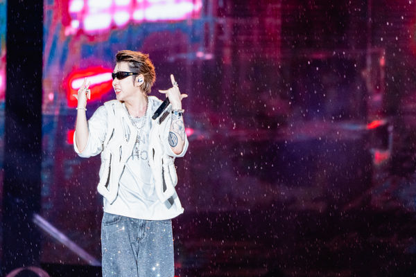 ▲▼ 直擊/ZICO讓台中濕透!萬人反應太神 他驚呆:翻譯可以先不翻嗎?(圖/讀者提供)