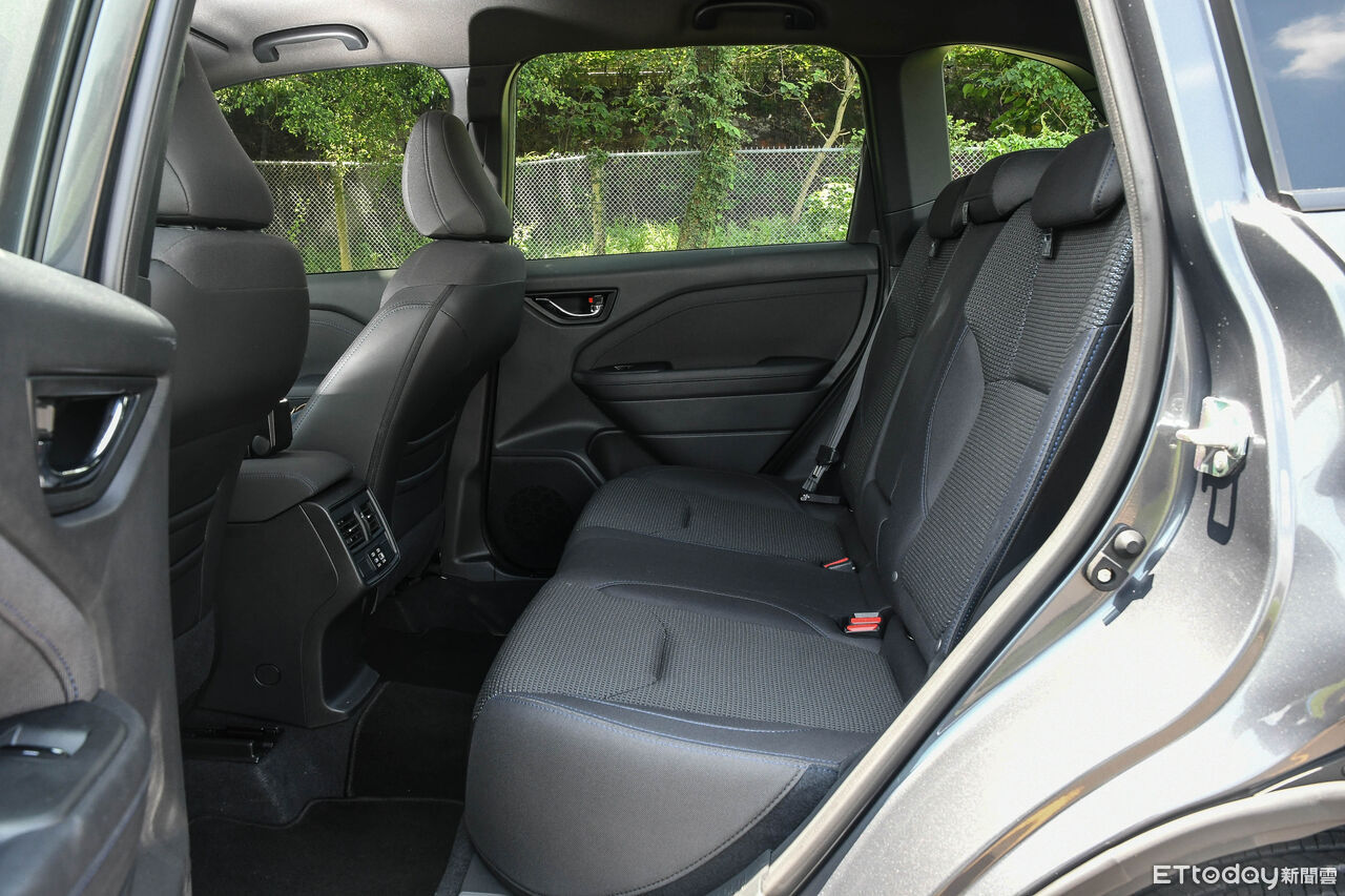 ▲速霸陸Forester提供汽油、油電2種選擇,入門汽油好開魅力不輸油電。(圖/記者徐煜展攝)