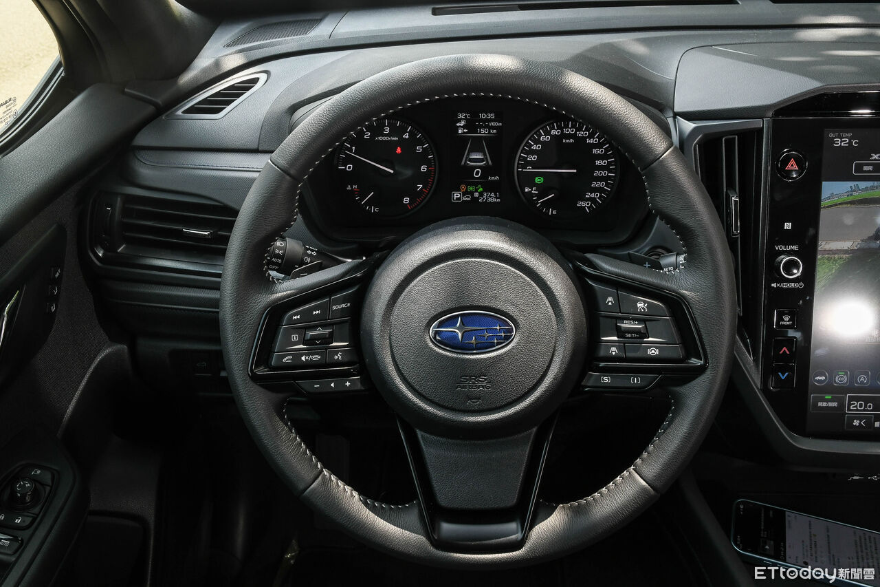 ▲速霸陸Forester提供汽油、油電2種選擇,入門汽油好開魅力不輸油電。(圖/記者徐煜展攝)