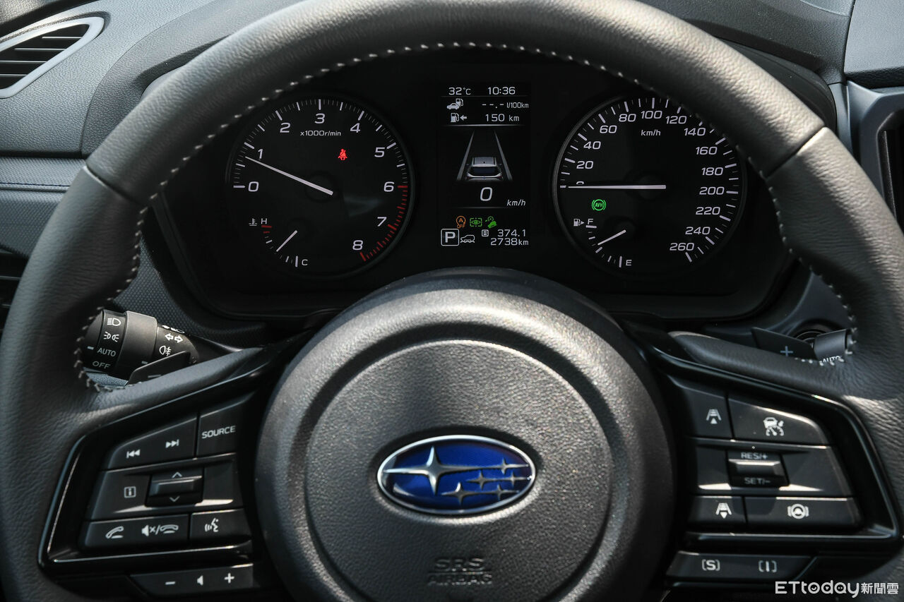 ▲速霸陸Forester提供汽油、油電2種選擇,入門汽油好開魅力不輸油電。(圖/記者徐煜展攝)