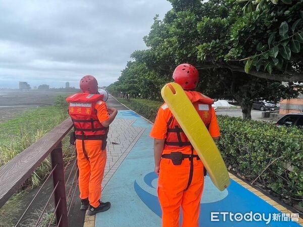 ▲颱風楊柳逼近 海巡署籲:勿近海觀浪戲水。(圖/記者郭世賢翻攝)