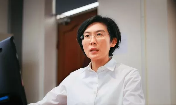 林岱樺涉詐助理費案,相關被告的手機經破解還原,顯示林知情並指示浮報助理薪資的對話成涉案關鍵鐵證。(翻攝林岱樺臉書)