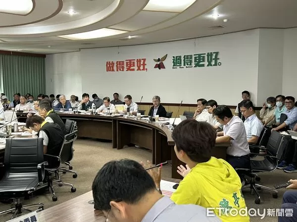 ▲立委陳亭妃針對《丹娜絲颱風與七二八豪雨災後復原重建特別條例》草案提出版本,增列五大關鍵條文,盼讓救助更即時、重建更高效。(圖/記者林東良翻攝)