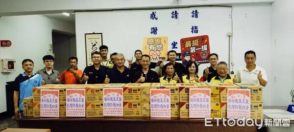 ▲潮州警友辦事處慰問潮州警分局員警。(圖/記者陳崑福翻攝)