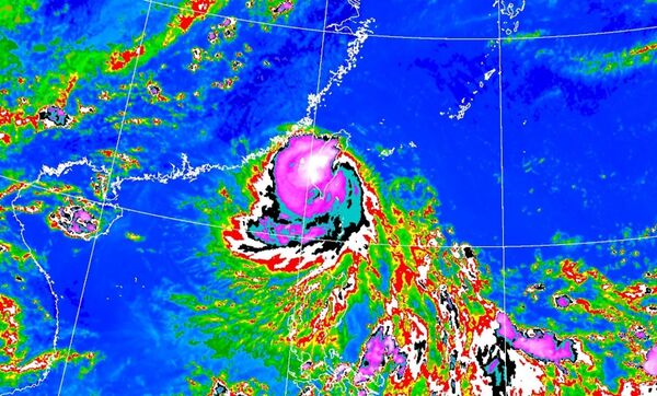 颱風楊柳已登陸台東太麻里,其暴風圈正籠罩台東、花蓮、南投及台中以南陸地。(中央氣象署提供)