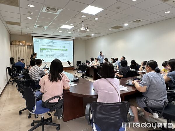 ▲台西公所辦理公教員工及其親屬長期照顧保險說明會宣講。(圖/記者游瓊華翻攝)