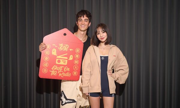 ▲Elijah Woods和陳芳語(Kimberley)同台「最萌身高差」。(圖/Live Nation Taiwan提供)