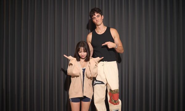 ▲Elijah Woods和陳芳語(Kimberley)同台「最萌身高差」。(圖/Live Nation Taiwan提供)