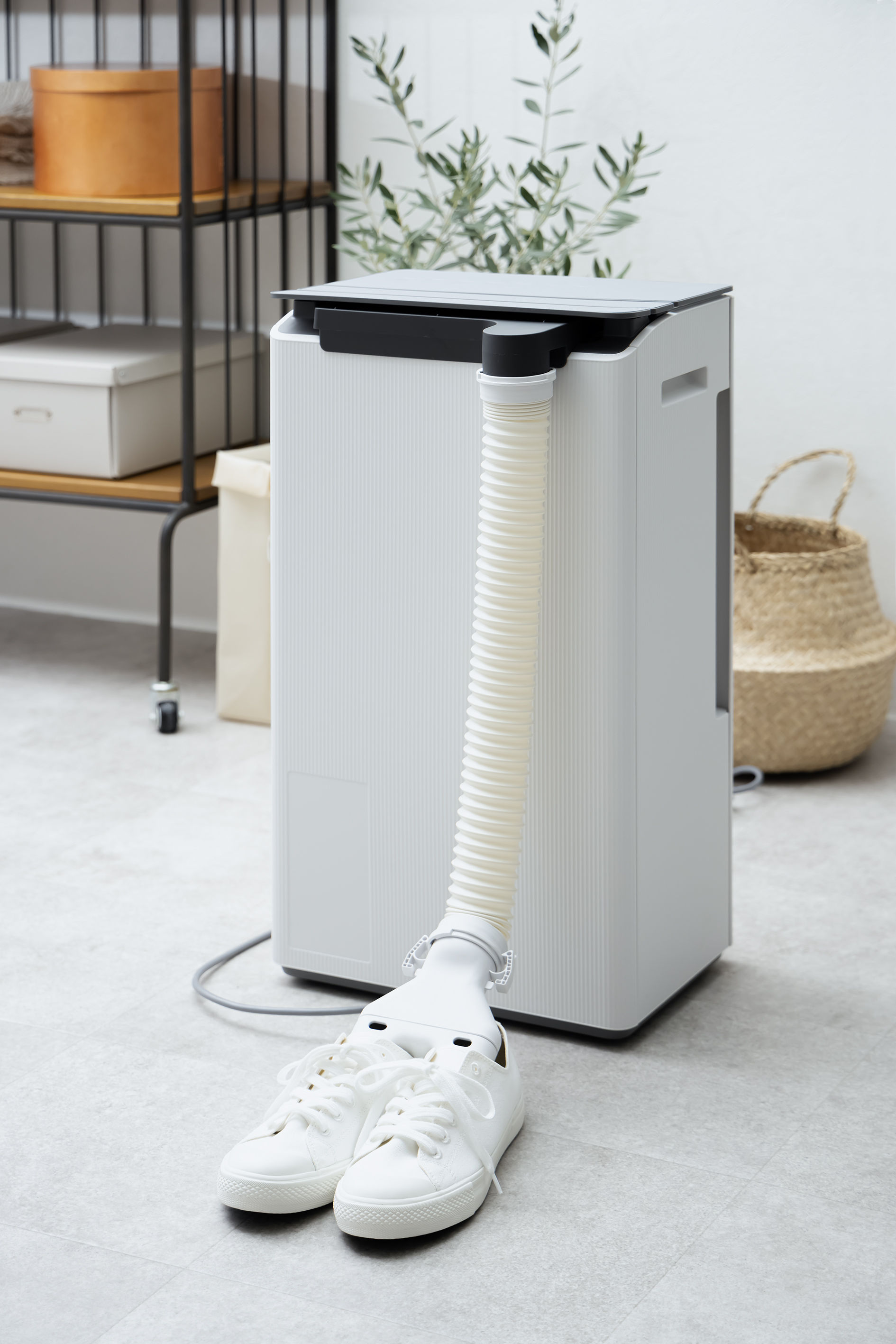 ▲Sharp近期在台推出乾淨方雙氣流美型除濕機DW‑T15FT。(圖/品牌提供)