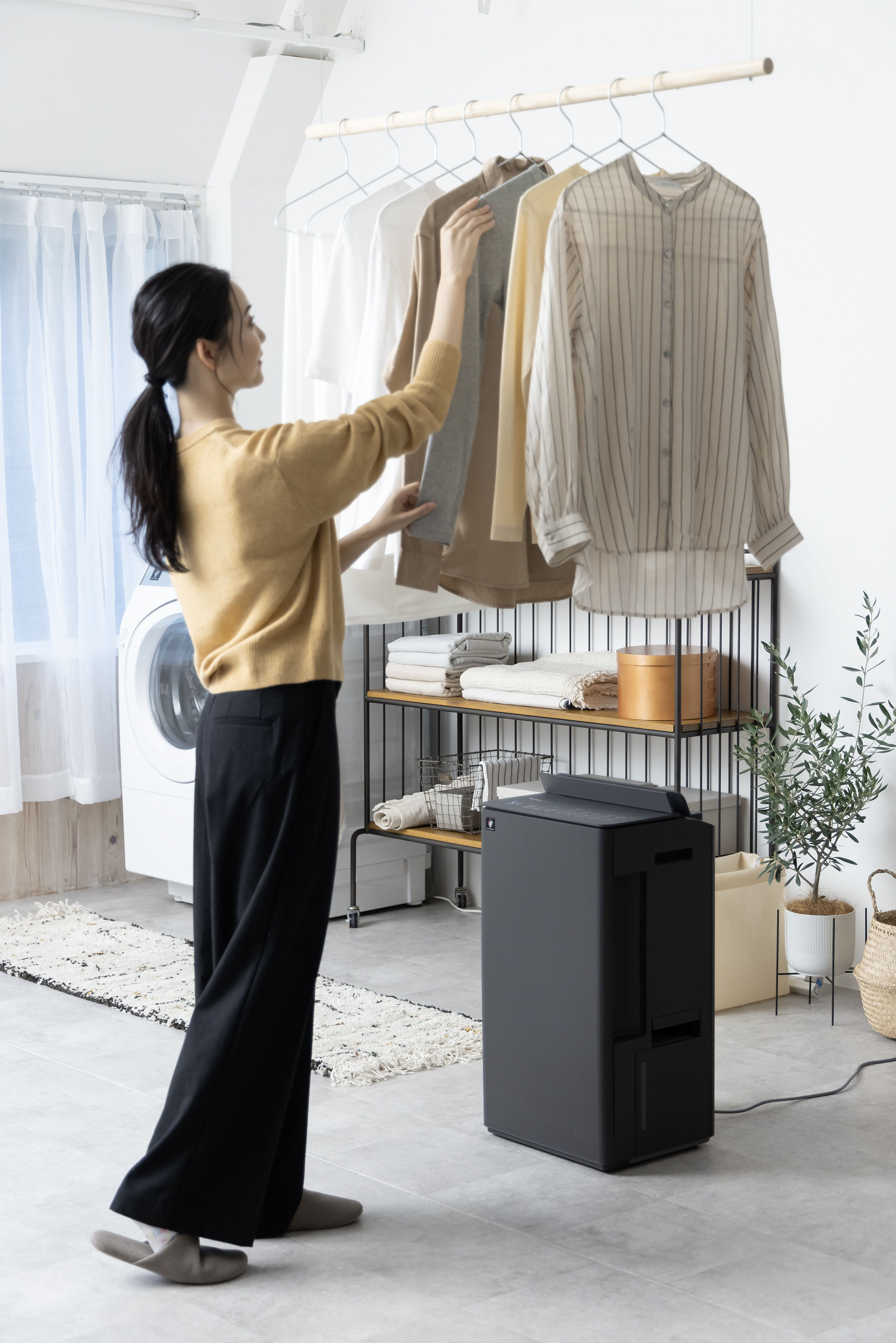 ▲Sharp近期在台推出乾淨方雙氣流美型除濕機DW‑T15FT。(圖/品牌提供)