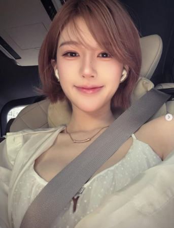 ▲該助農大使證書確實存在,只是頒發對象是公司。(圖/翻攝自趙露思IG)