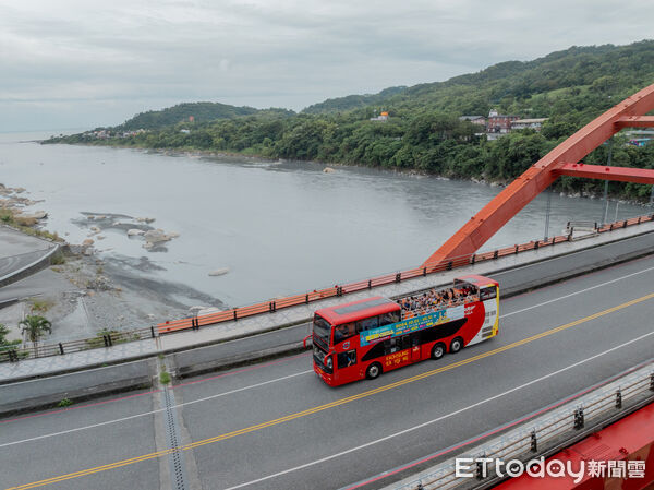 ▲▼圍火派對交朋友開心看秀吧。(圖/東管處提供,下同)