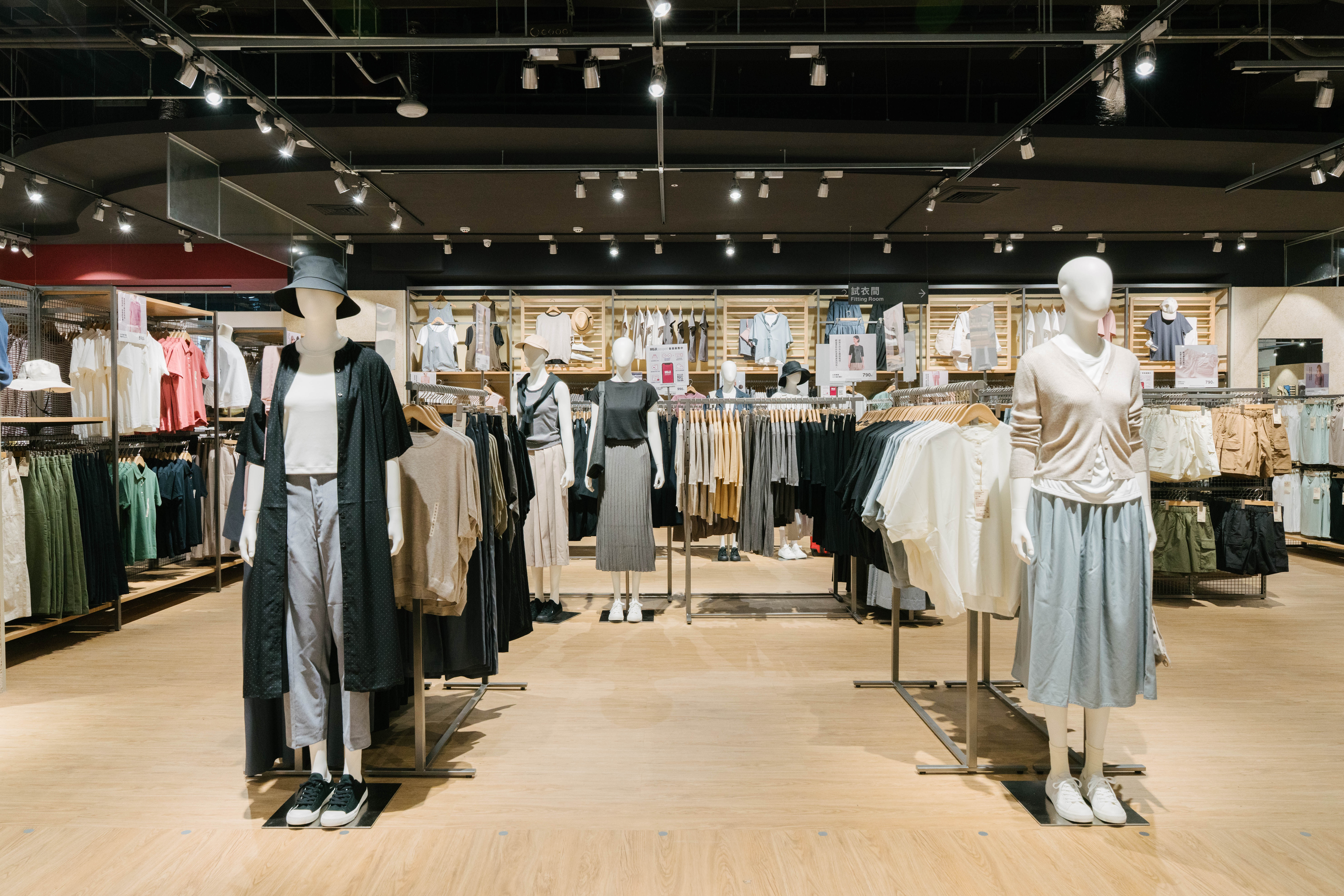 ▲HOLA、無印良品夏末優惠。(圖/各業者提供)